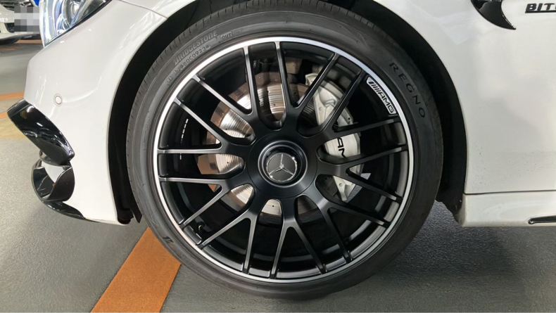 タイヤホイール前