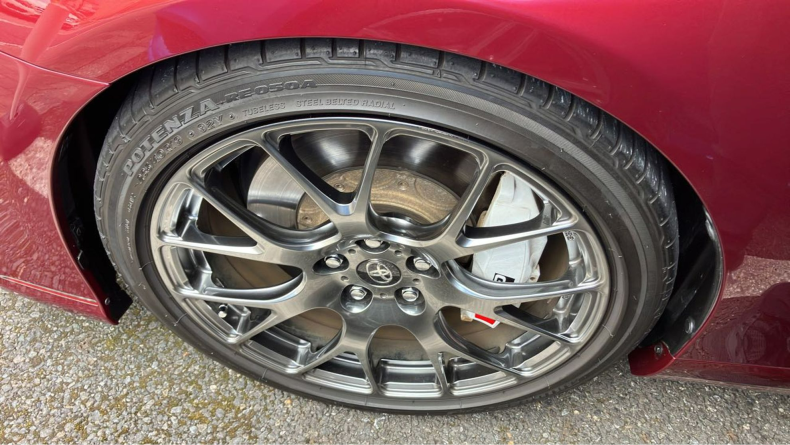 タイヤホイール前