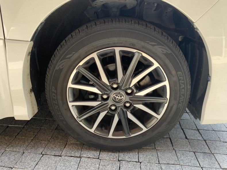 タイヤホイール前