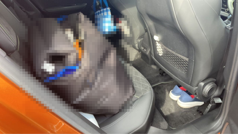 内装後方シート