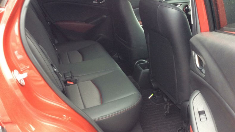 内装後方シート