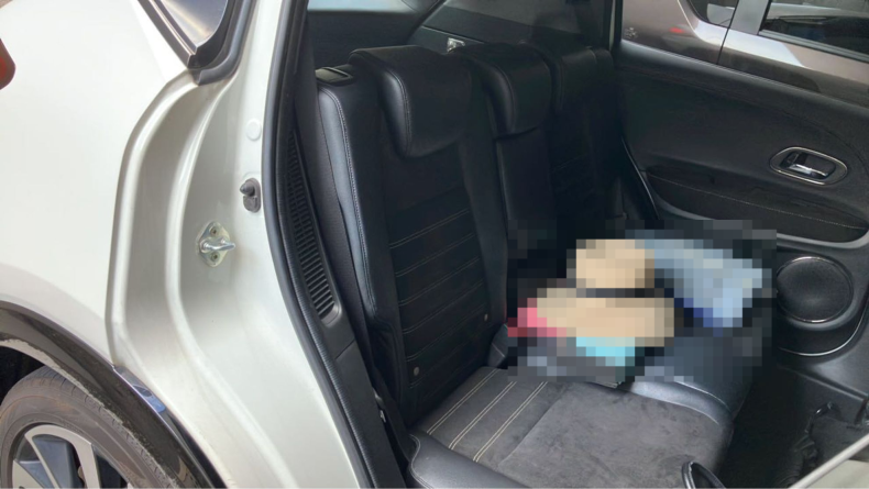 内装後方シート