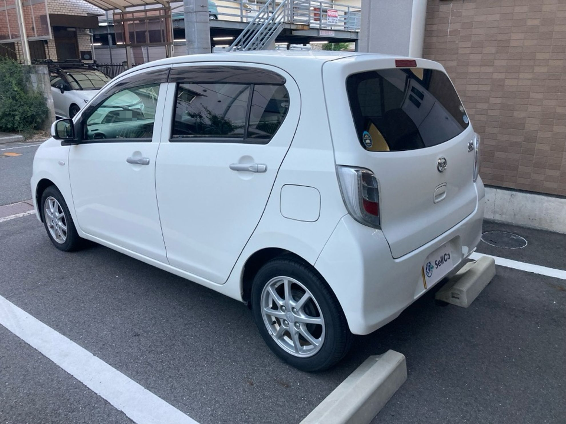 外装左後方