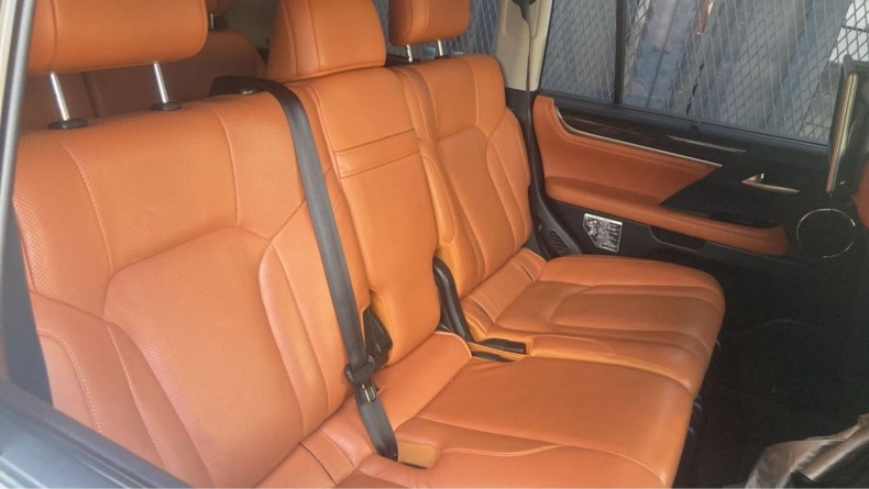 内装後方シート