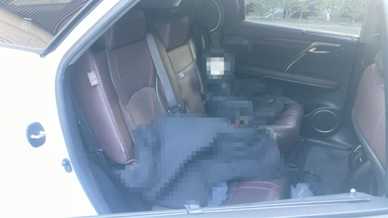 内装後方シート