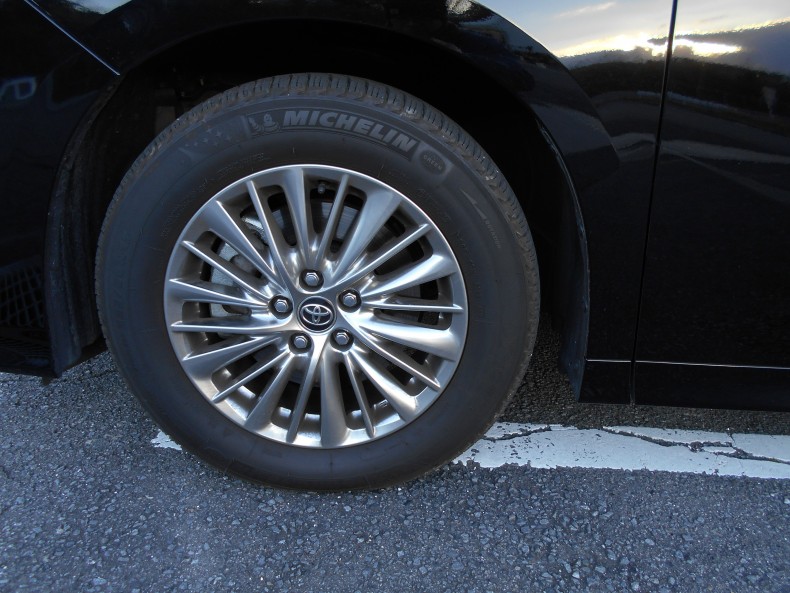 タイヤホイール前