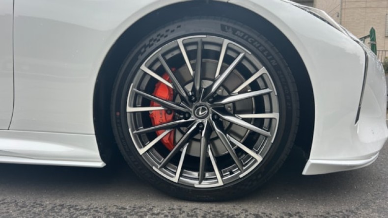 タイヤホイール前