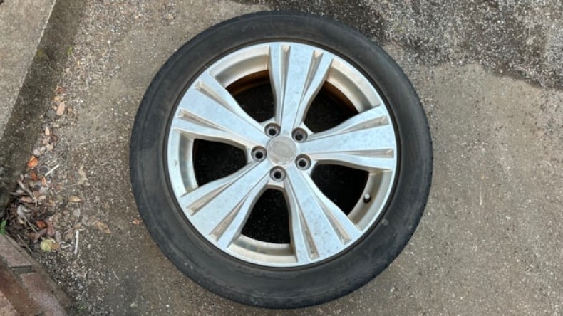 タイヤホイール前