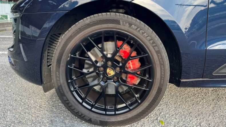 タイヤホイール前