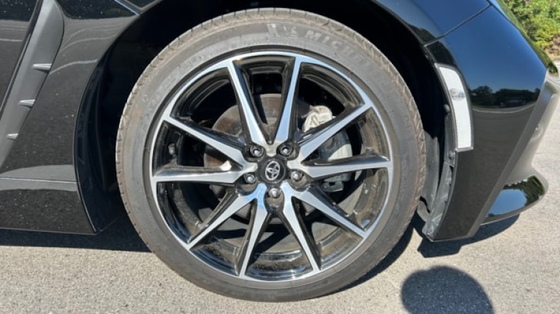 タイヤホイール前