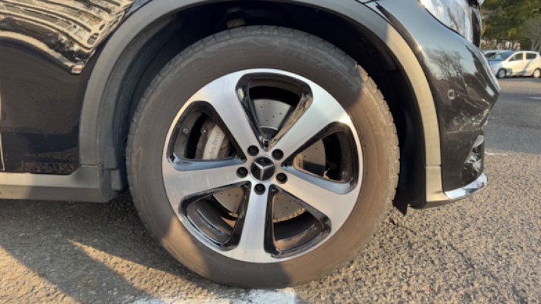 タイヤホイール前