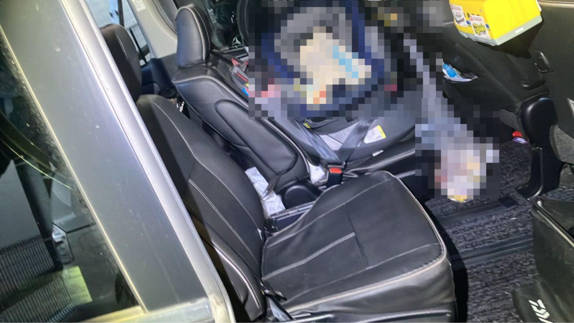 内装後方シート