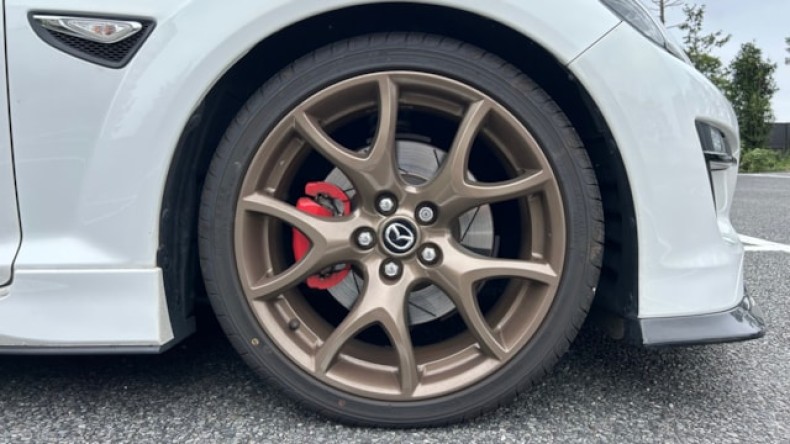 タイヤホイール前