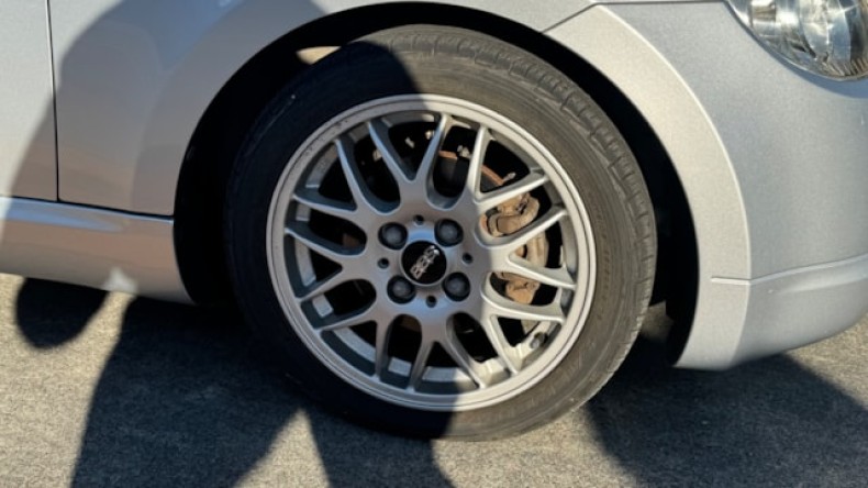 タイヤホイール前