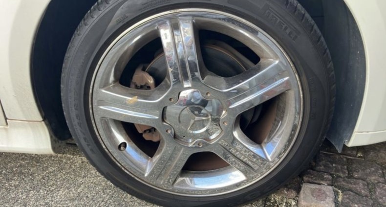 タイヤホイール前