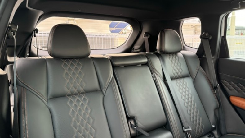 内装後方シート