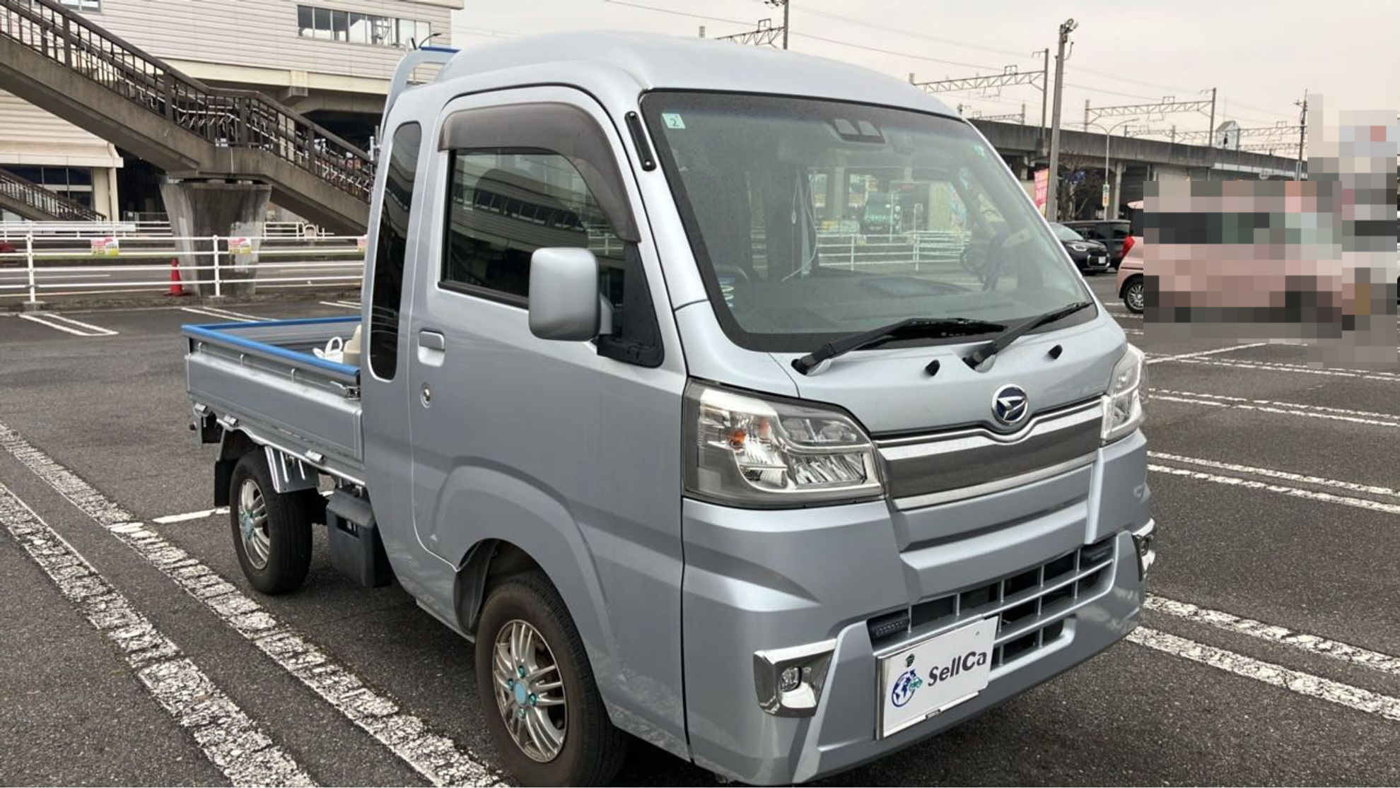 外装右前