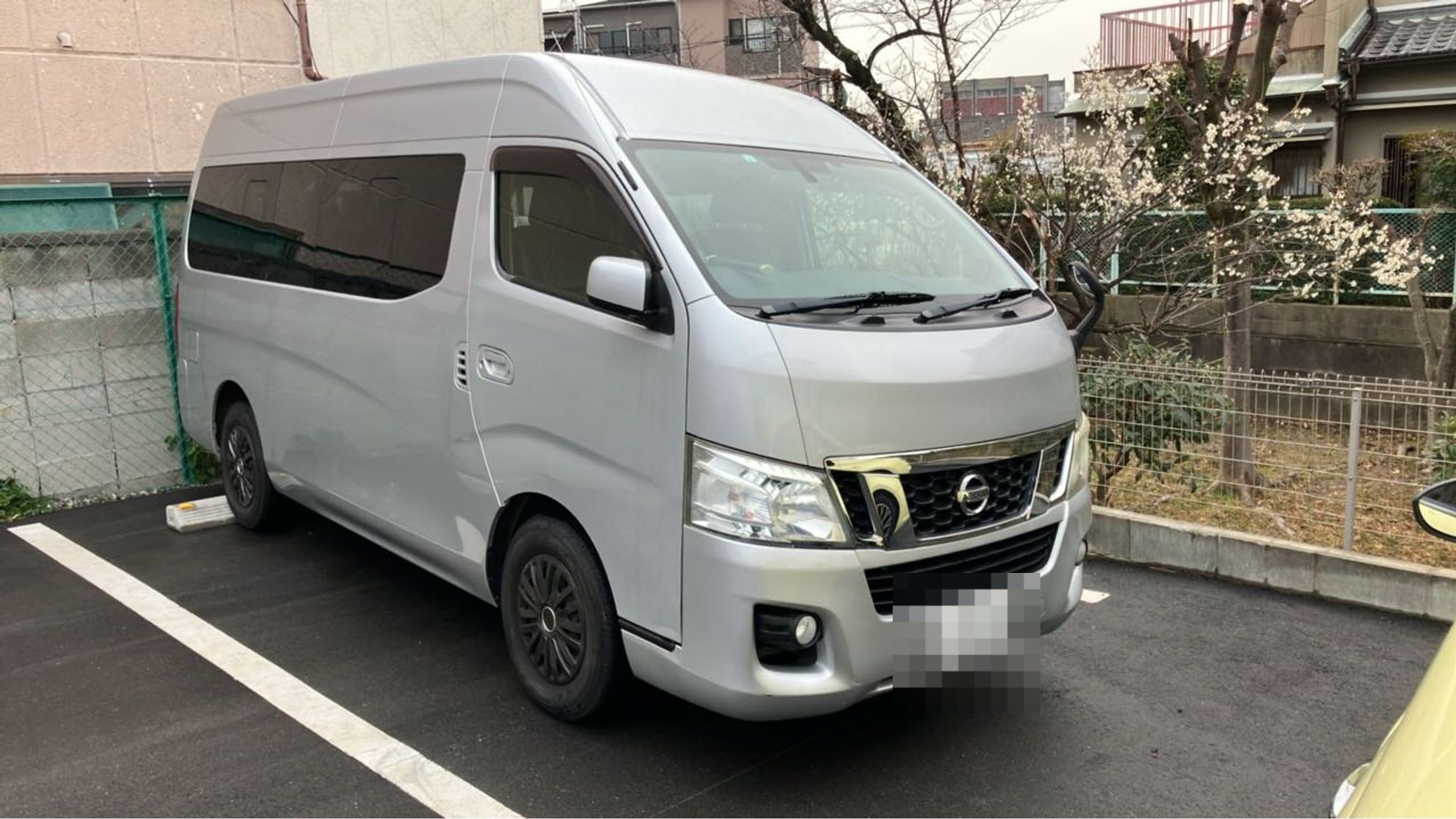 外装右前
