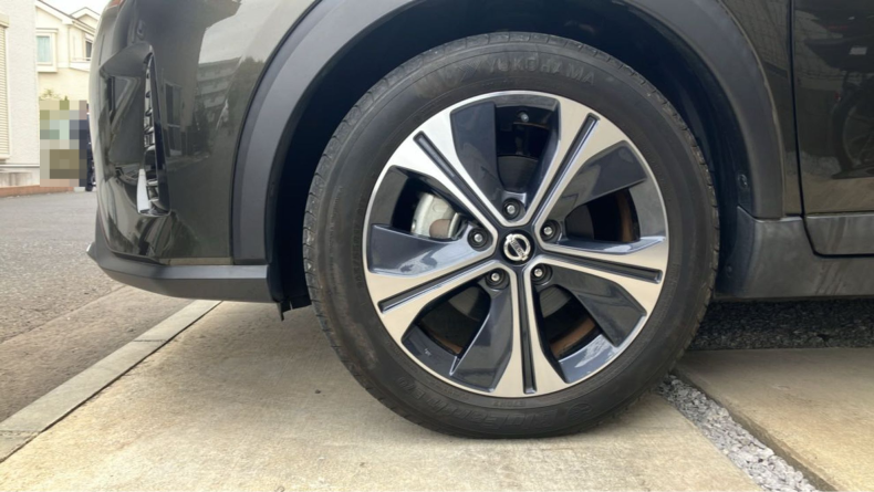 タイヤホイール前