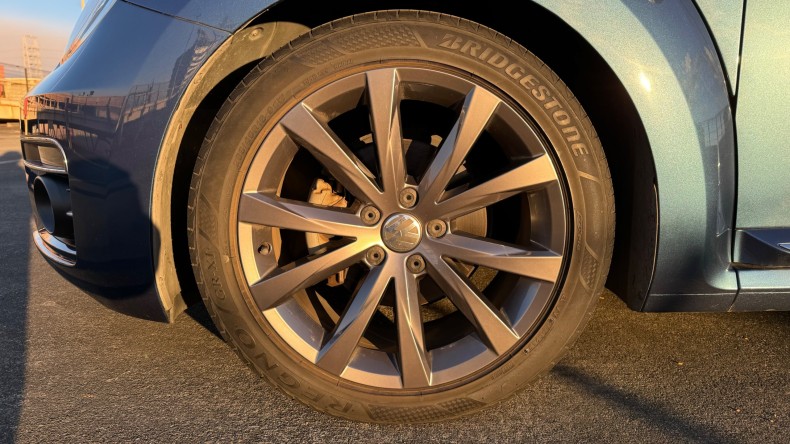 タイヤホイール前