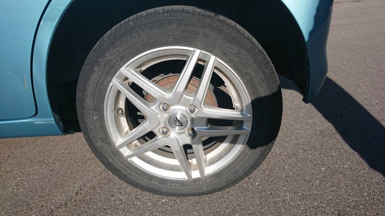 タイヤホイール前