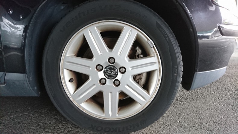 タイヤホイール前