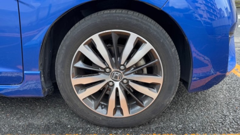 タイヤホイール前