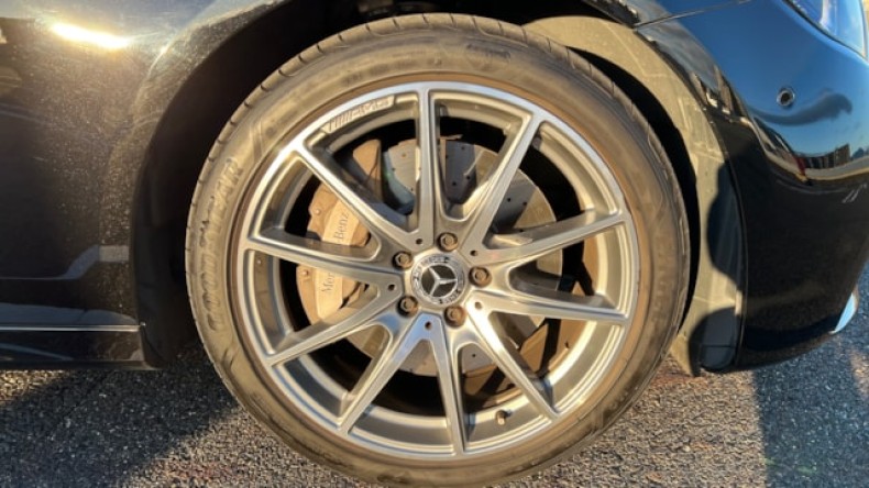 タイヤホイール前