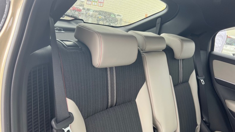 内装後方シート