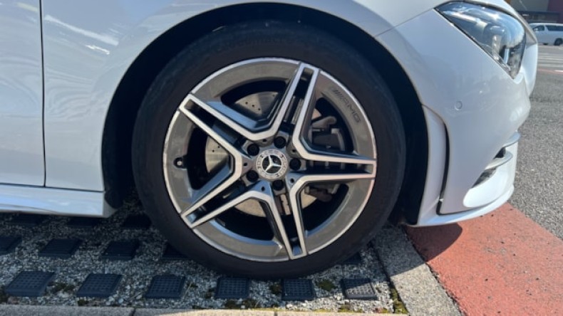 タイヤホイール前