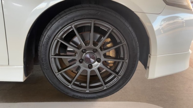 タイヤホイール前