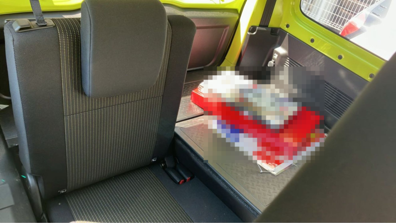 内装後方シート