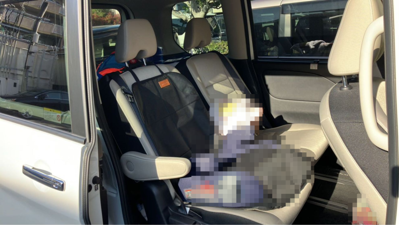 内装後方シート