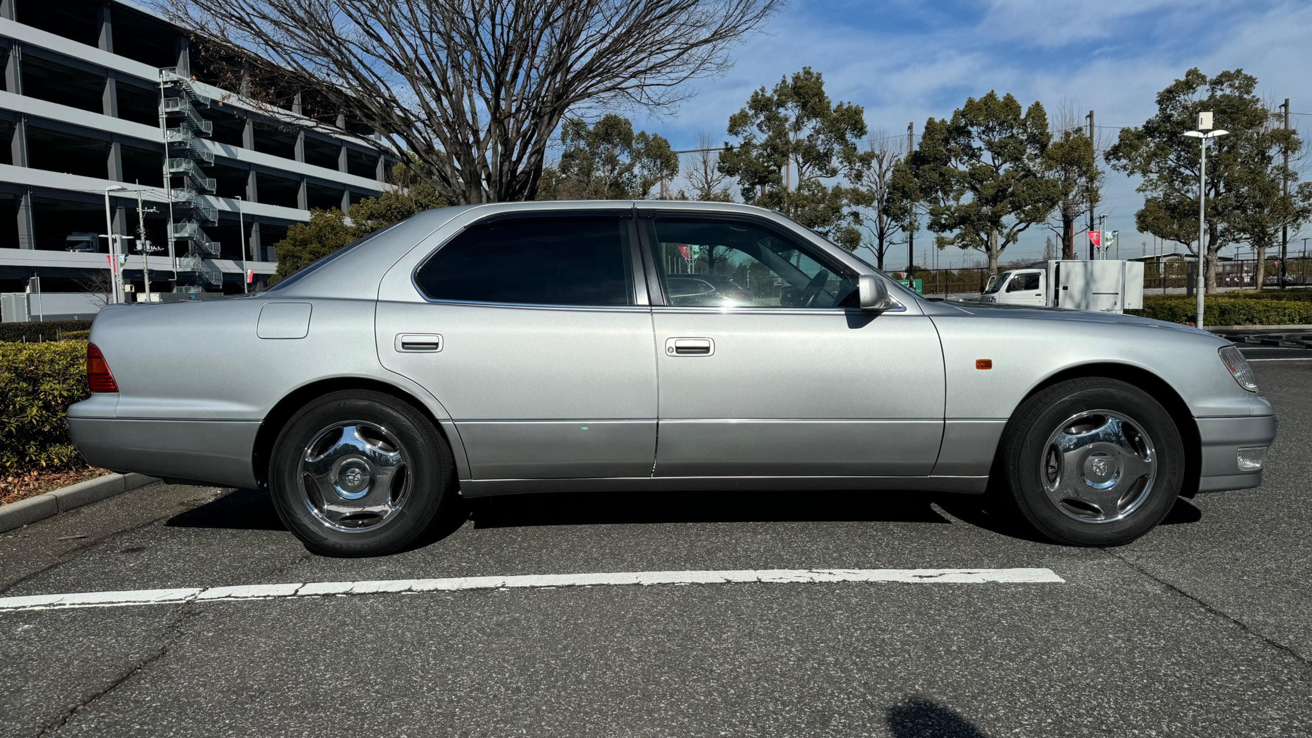 外装右