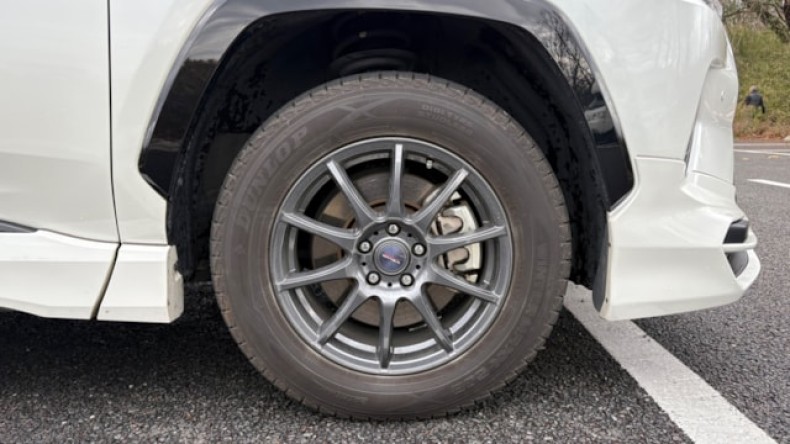 タイヤホイール前