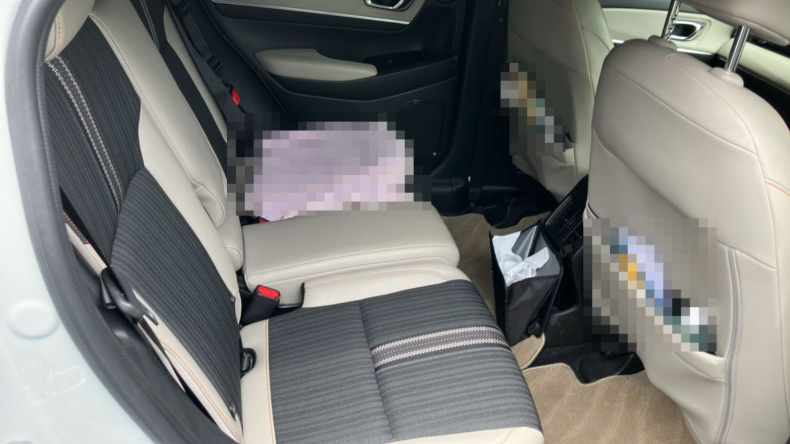 内装後方シート