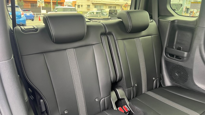 内装後方シート