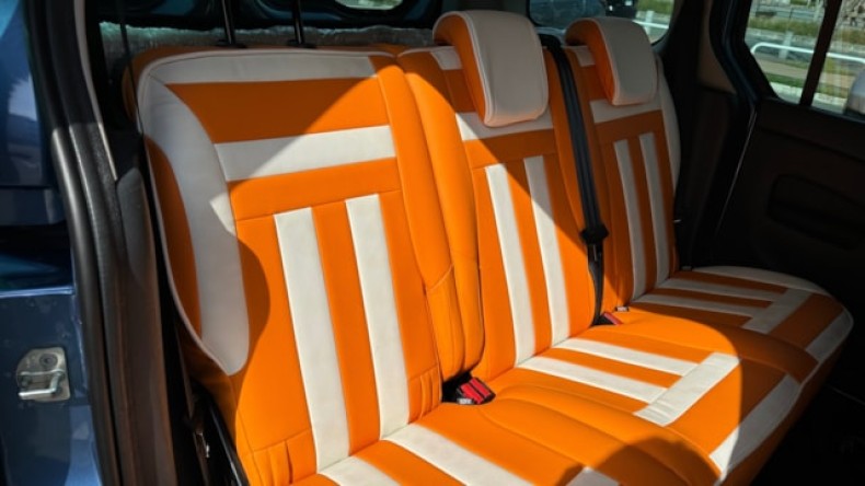 内装後方シート