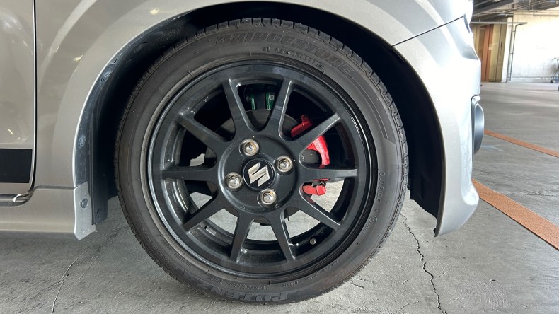 タイヤホイール前