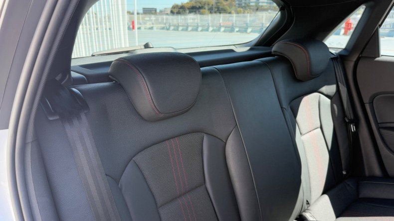 内装後方シート