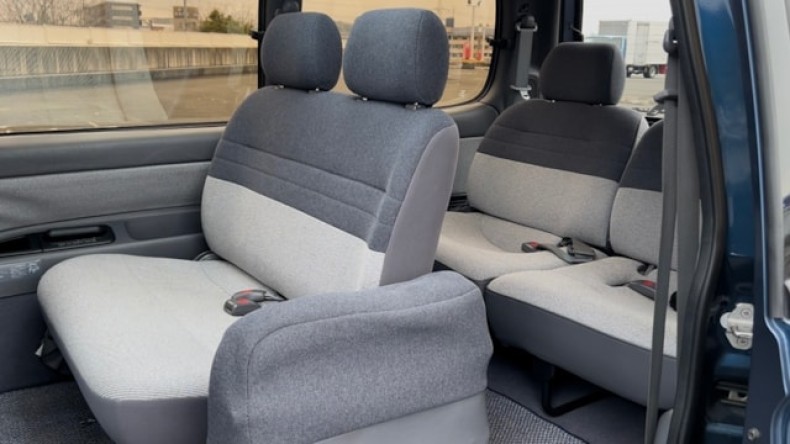 内装後方シート