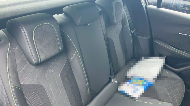 内装後方シート