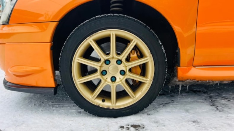 タイヤホイール前