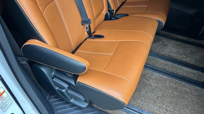 内装後方シート