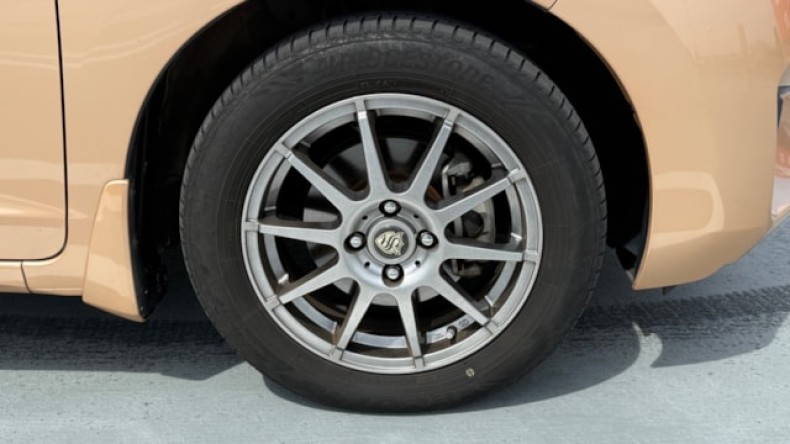 タイヤホイール前