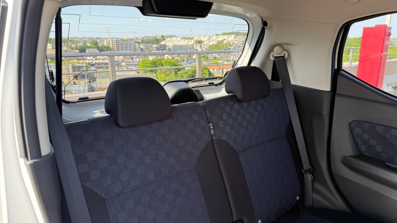 内装後方シート