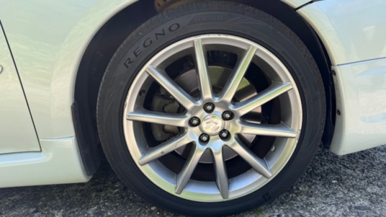 タイヤホイール前