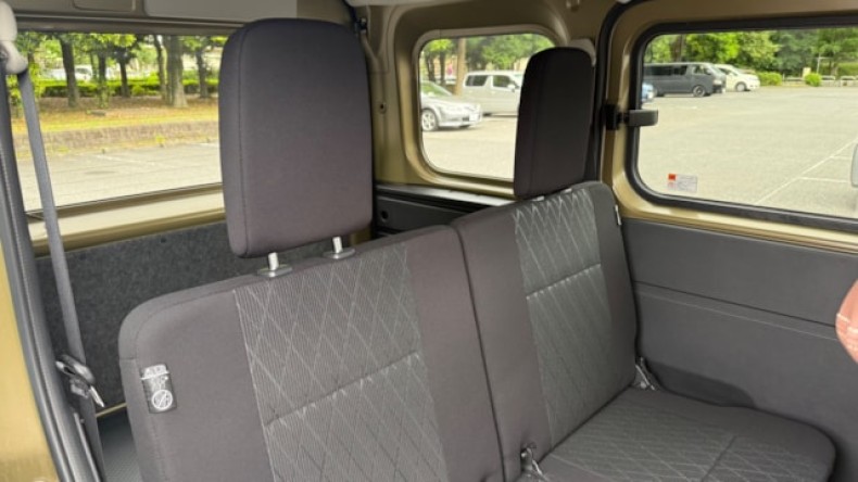 内装後方シート