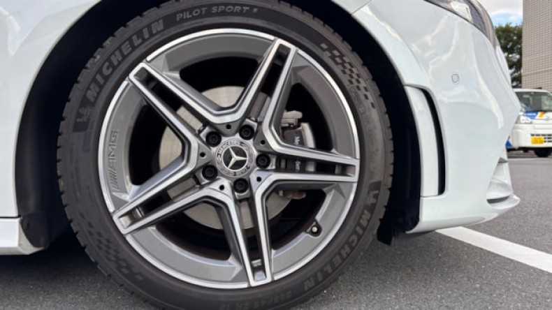 タイヤホイール前