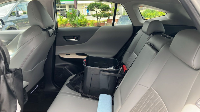 内装後方シート